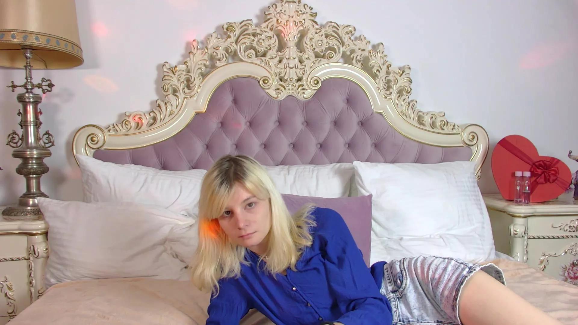 KellyBerry from StripChat