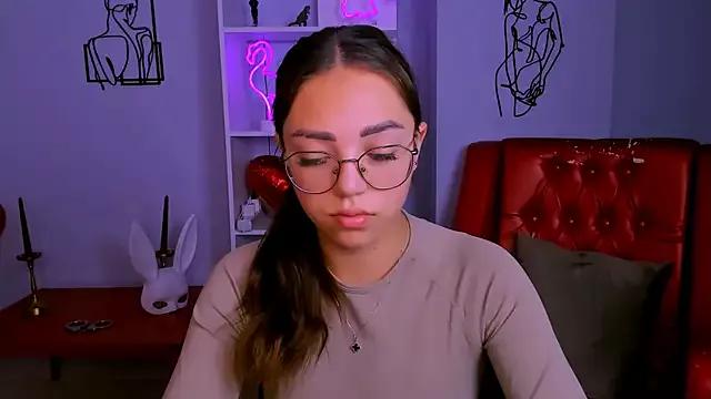 kiki_swan from StripChat is Freechat