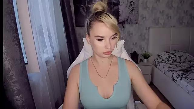 KiraKrox from StripChat is Freechat