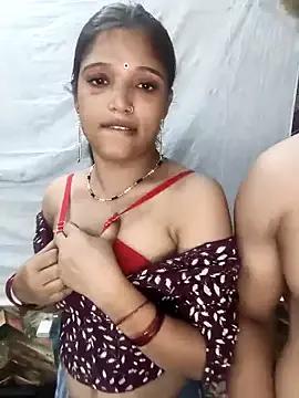 KISSING_QUEEN from StripChat is Freechat