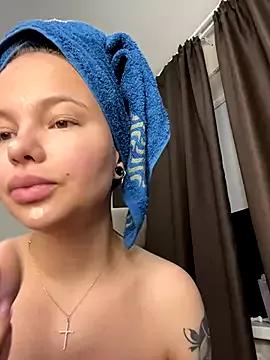 KissMeSasha from StripChat is Freechat
