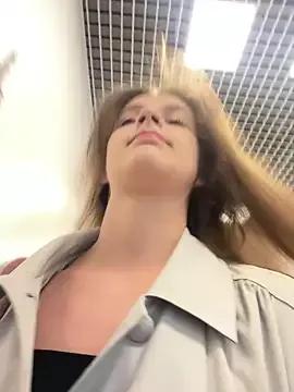KittyQueeny from StripChat is Freechat