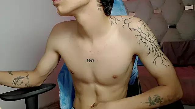 Kris_cuervo from StripChat is Freechat