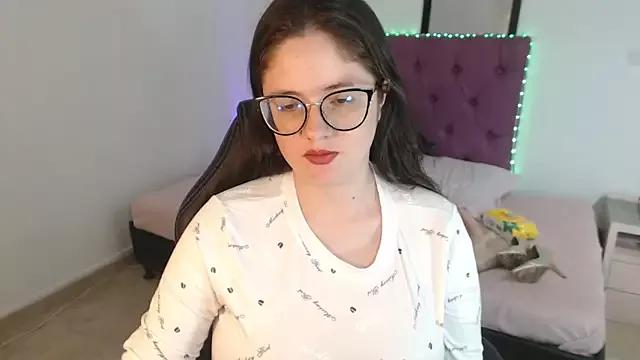 KrystalAdams from StripChat is Freechat