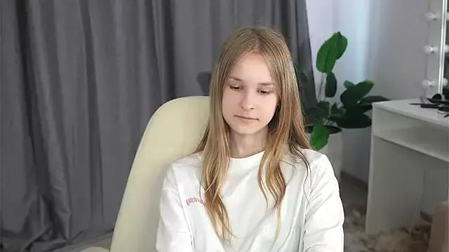 KylaNahari from StripChat is Freechat