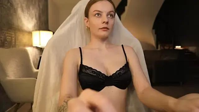 LadyInBad from StripChat is Freechat