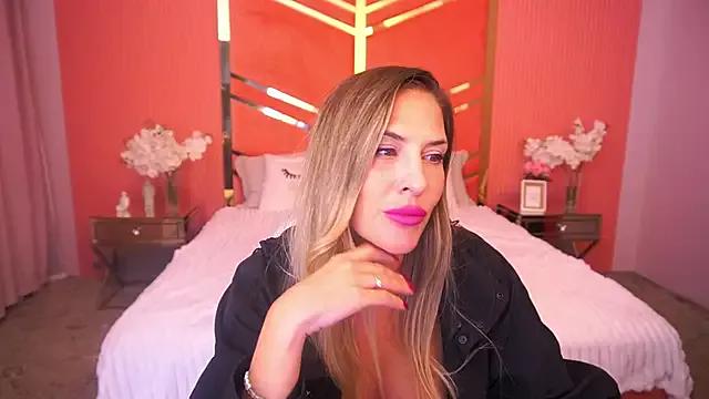 LadyyLaura from StripChat is Freechat