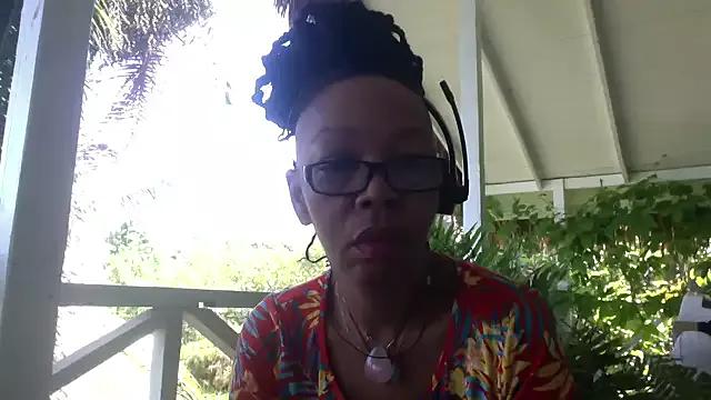 Ladyzee25 from StripChat is Freechat
