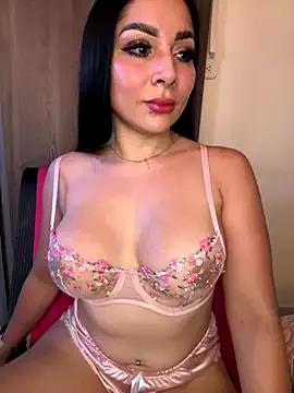 laemmarouse from StripChat is Freechat