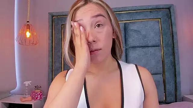 Lannajansen from StripChat is Freechat