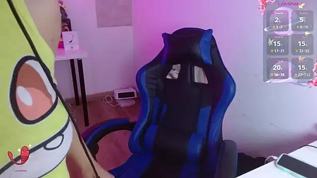 larah_uwu from StripChat is Freechat