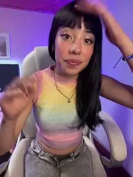 Laura18_pink from StripChat is Freechat