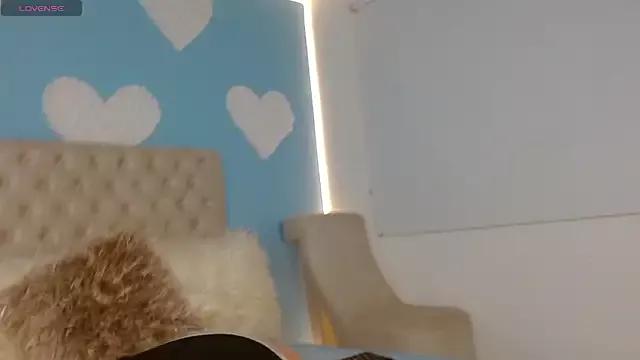 laura_lovely2 from StripChat is Freechat