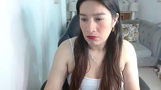 laura_sweetth from StripChat is Freechat