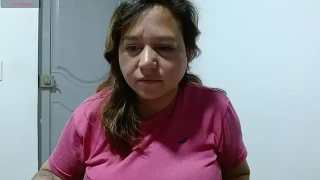 LauraReeves from StripChat is Freechat
