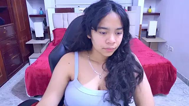laureentt_ from StripChat is Freechat