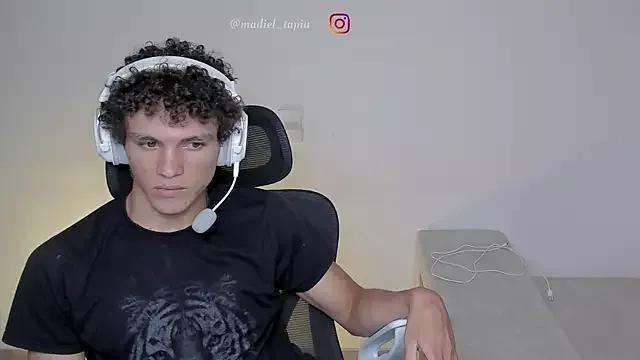 laurent_nova from StripChat is Freechat