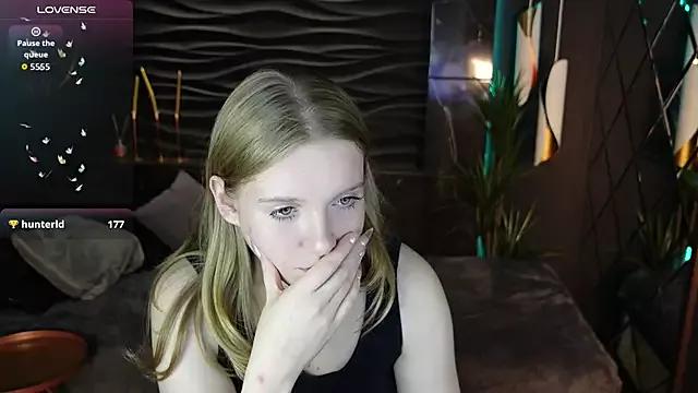Layla_Glam from StripChat is Freechat