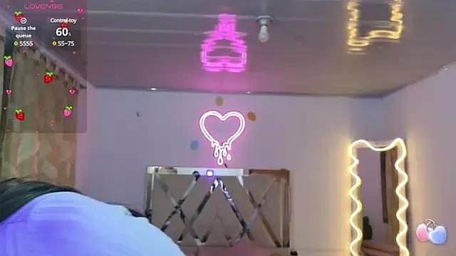 Laylafoxy_tay from StripChat is Freechat