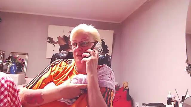LaylaMilf from StripChat