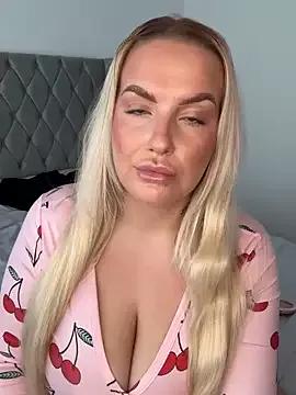 LeahLovexx from StripChat is Freechat