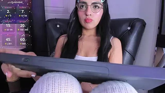 LennaBlair from StripChat is Freechat