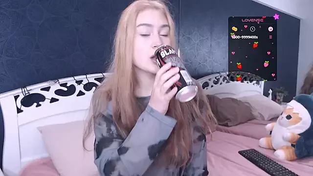 Lili_Luuu from StripChat is Freechat