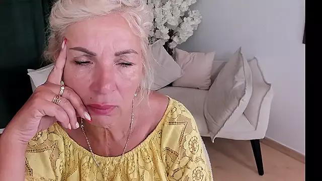 LiliaMoons from StripChat is Freechat