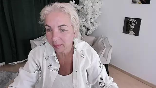 LiliaMoons from StripChat is Freechat