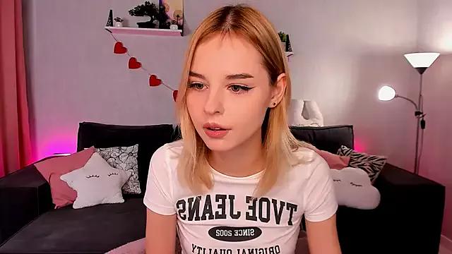LillianShine from StripChat is Freechat