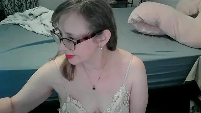 LilyLuscious from StripChat