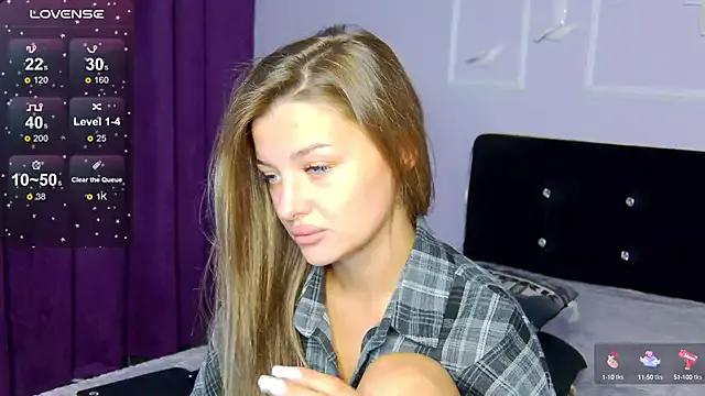 LindaBrilliant from StripChat is Freechat