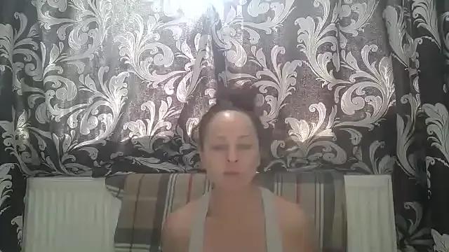 LindaStarS from StripChat is Freechat