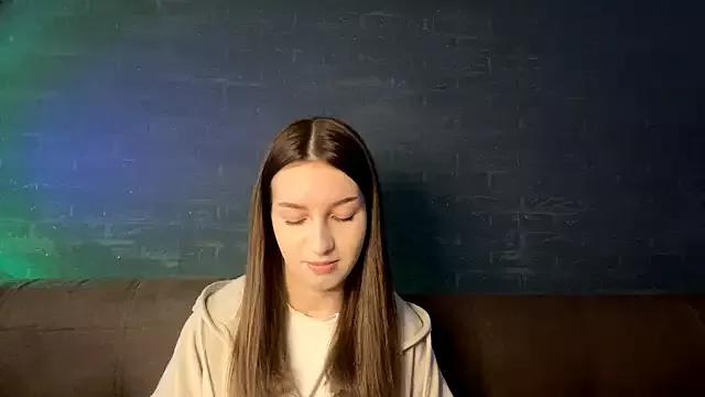 LingNikkel from StripChat is Freechat