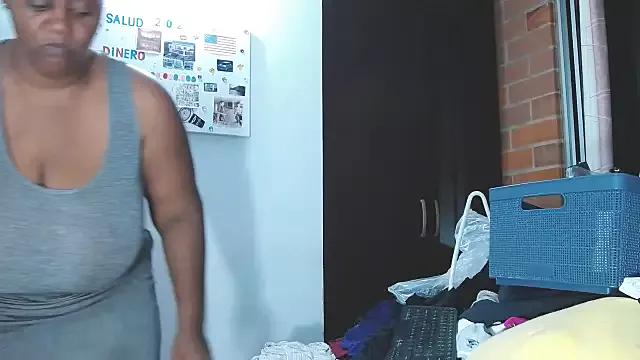 LiraRusso from StripChat is Freechat