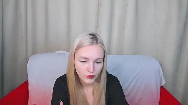 LisaFoxyMe from StripChat is Freechat
