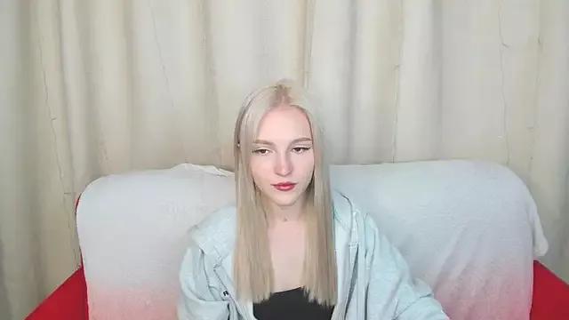 LisaFoxyMe from StripChat is Freechat