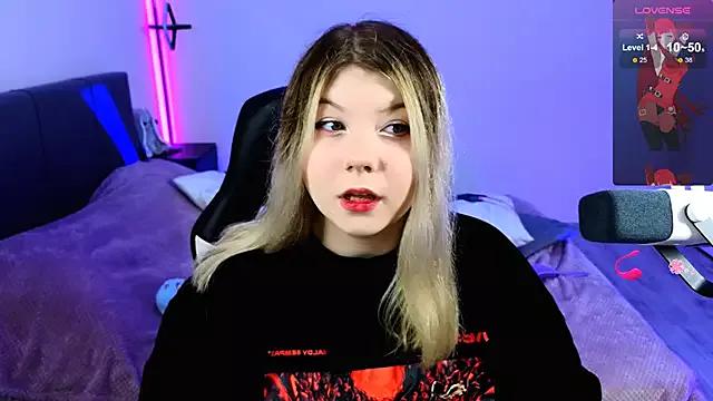 Lissalis from StripChat is Freechat