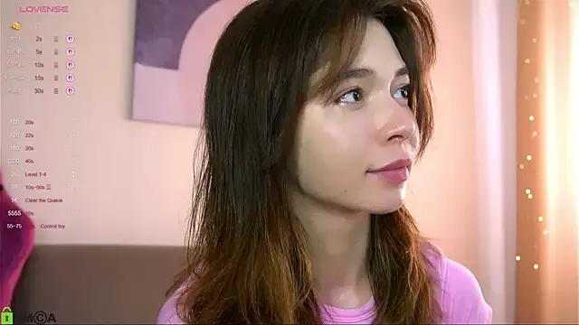 LittleOriana from StripChat is Freechat