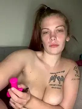 LittleRedMilf from StripChat is Freechat