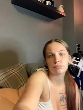 LittleRedMilf from StripChat is Freechat