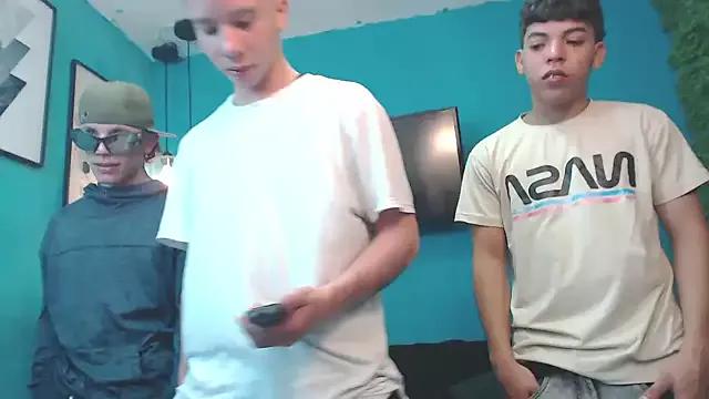 LittleWhiteBoys from StripChat is Freechat