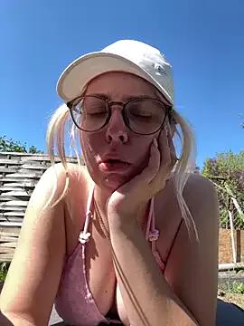 Livewithlucy from StripChat is Freechat