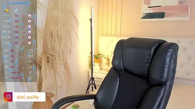 LOISE-XX from StripChat is Freechat