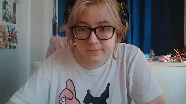 LolaWEI from StripChat is Freechat