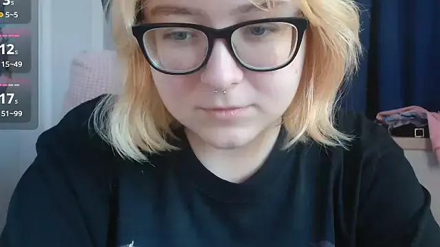 LolaWEI from StripChat is Freechat