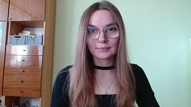 LooveELLYx from StripChat is Freechat