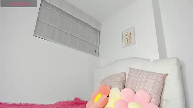 Loren_parissi from StripChat is Freechat