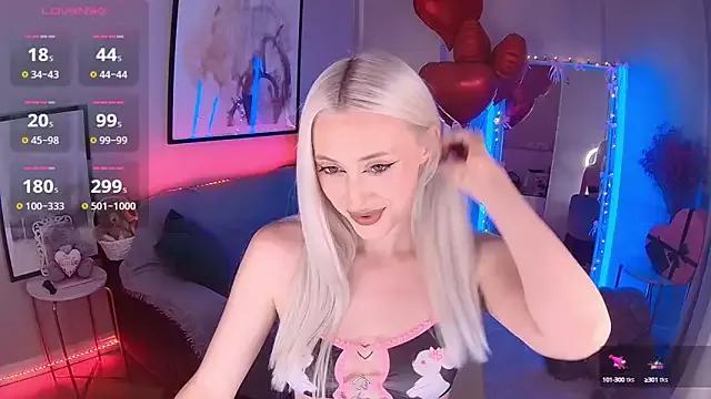 LoryWood from StripChat is Freechat