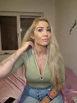 Girls free live sex cams: Check out the satisfaction of typing and cam2cam with our sensual livestreamers, who will teach you all about temptation and desires with their smoking hot physiques.